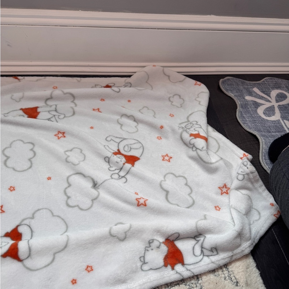NWOT Disney Winnie the Pooh White and Orange Kids Baby Blanket 30 x 36 in - Picture 3 of 4